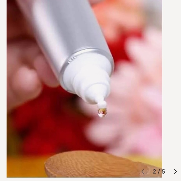 Nib Melano CC Vitamin C Serum - Picture 3 of 5